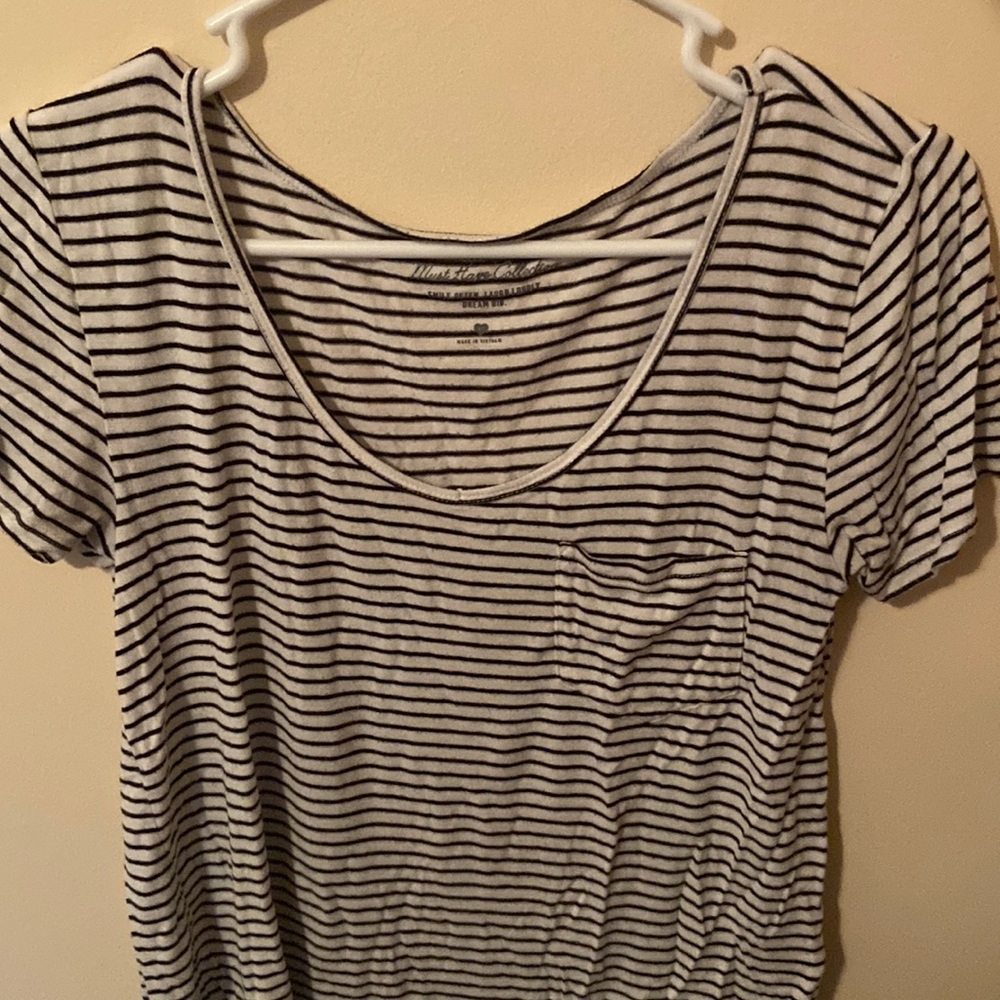 Hollister size extra small t shirt